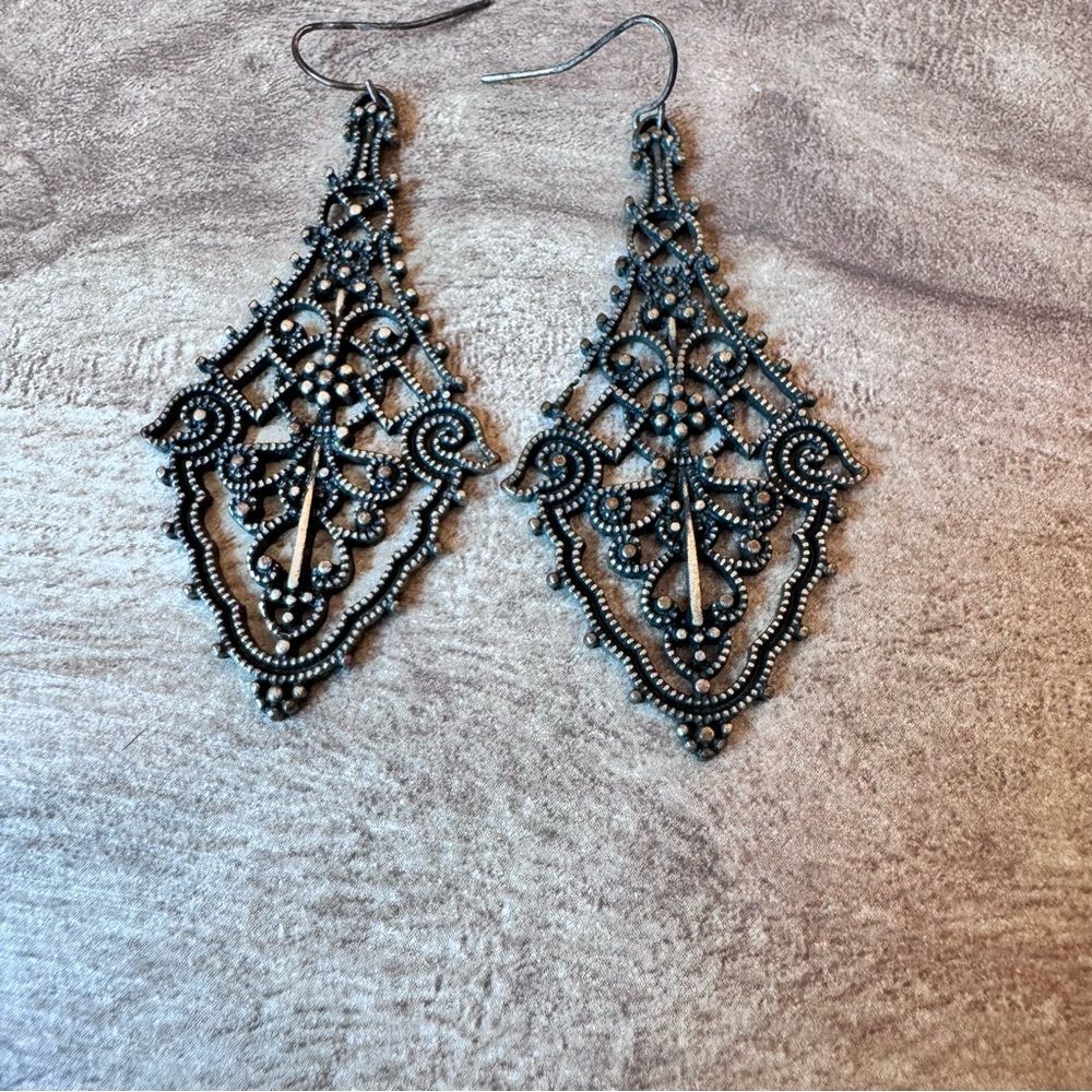 Brass Toned Filigree Antique Style Victorian Fish Hook Fashion Earrings *